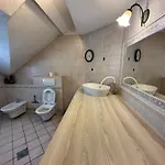 Проживание в семье Adax With Huge Garden, Swimming Pool And Bbq Любляна